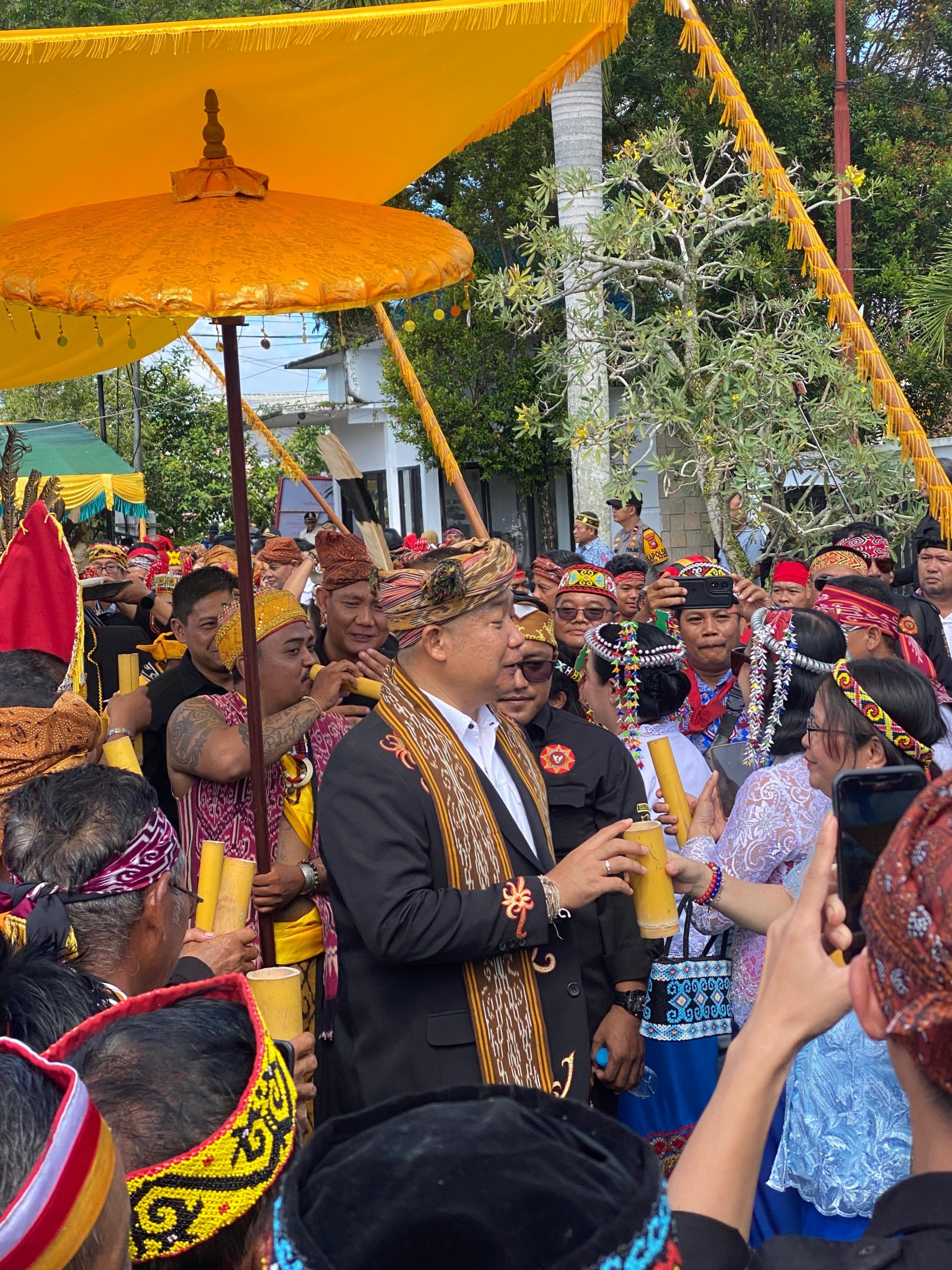 Ritual Adat Menoik’i Rumah Besar Jurongk Tinggi di Pendopo Bupati Ketapang