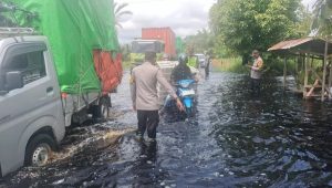 Banjir Jalan Trans Kalimantan