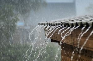 BMKG menetapkan Kalimantan Barat berstatus siaga hujan lebat. BPBD Kalbar memperkuat posko, menyiapkan perahu karet, tenda darurat, dan mengimbau warga meningkatkan kewaspadaan.