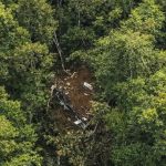 Helikopter PK-CFX di Sekadau ditemukan jatuh. Seluruh 8 korban dipastikan meninggal dunia, evakuasi ditunda hingga pagi karena medan terjal.