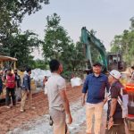Meninjau Progres Pembangunan